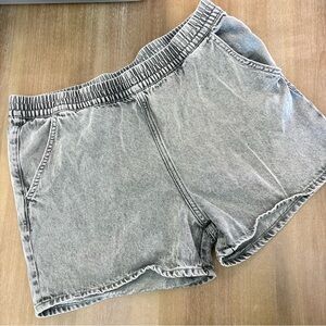 H&M Divided Women’s Light Gray Denim Pull-on Shorts, Medium
